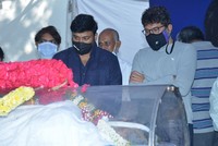 Chiranjeevi Pays Last Respcets to Sirivennela Sitaramasastri